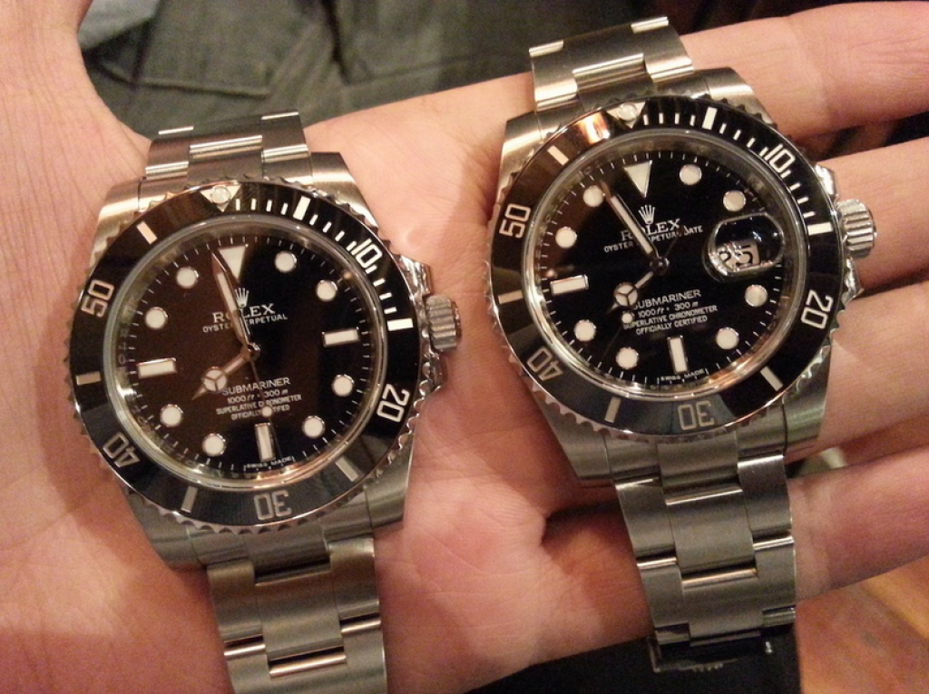 rolex-submariner-114060-dive-watch-side-with-the date-bubble-version