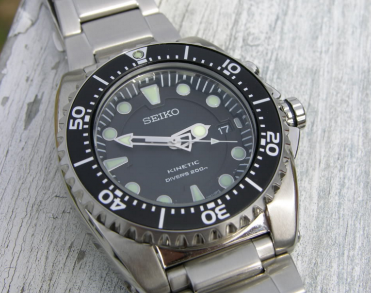 Seiko SKA371 Stainless Steel Kinetic Dive Watch Review